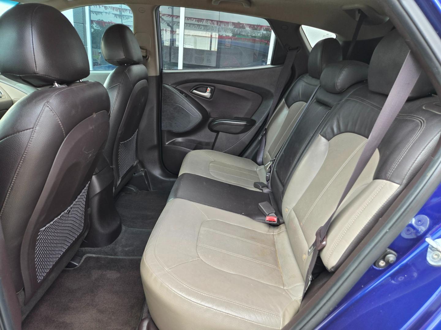 2013 Blue Hyundai Tucson Limited 2WD (KM8JU3AC4DU) with an 2.4L L4 DOHC 16V engine, 6-Speed Automatic transmission, located at 503 West Court, Seguin, TX, 78155, (830) 379-3373, 29.568621, -97.969803 - Photo#6